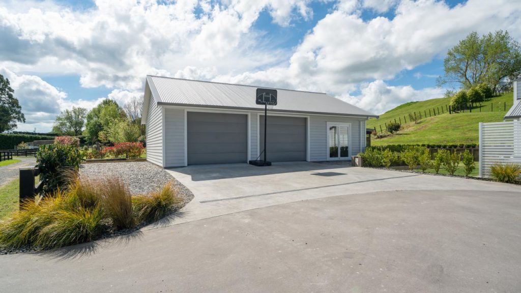 1084 B Mapara Garage