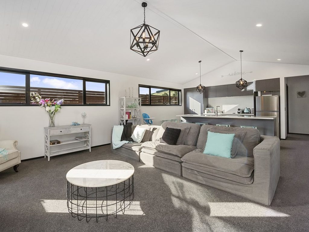 6 Loch Haven Lane Lounge Kitchen