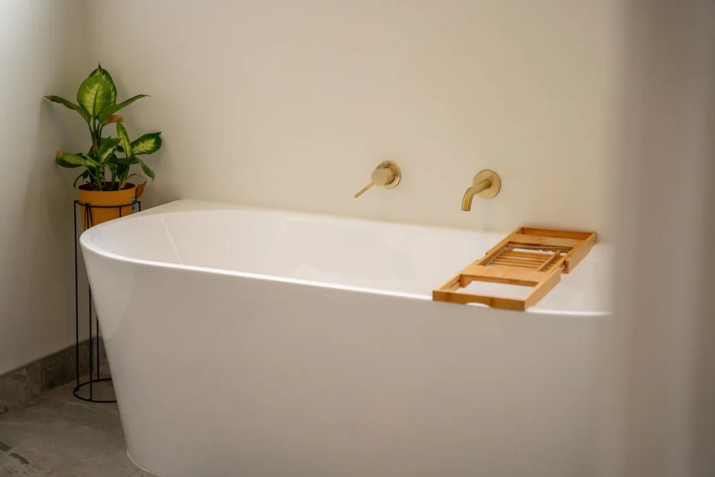 8 Nga Tui Lane Bath