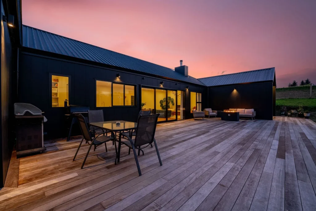 8 Nga Tui Lane Deck 2