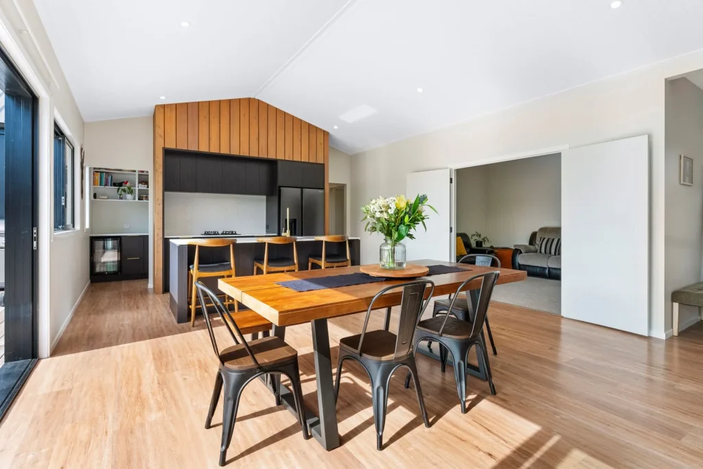 8 Nga Tui Lane Dining