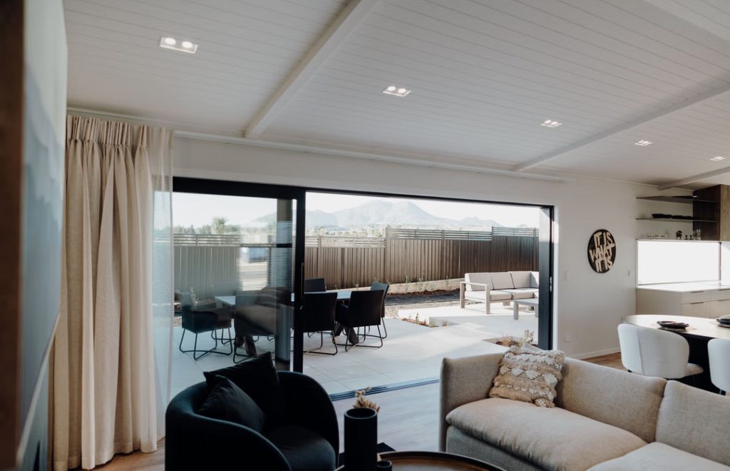 Raupo Cres Indoor Outdoor