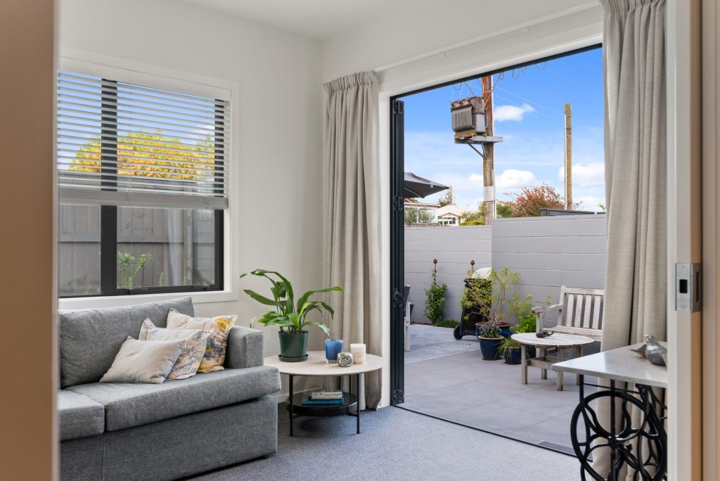 Williams St Lounge To Outdoor